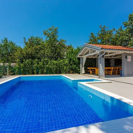 Besondere Mit Pool, 350 Meter Zum *