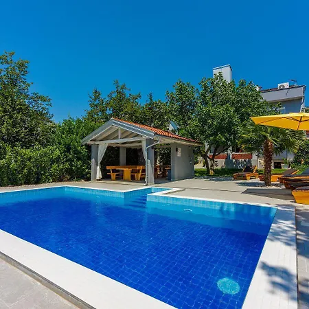 Besondere Mit Pool, 350 Meter Zum Jadranovo